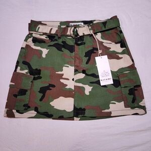 **nwt** Kreamy Army Camo Skirt XL